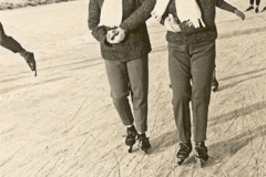 Nooitgedagt1961_Hennie-en-Fallie-op-de-ijsbaan-1