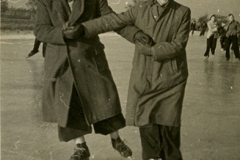 Nooitgedagt19xx_zwieren-op-de-ijsbaan-rink-hof-en-keie-reinders-1